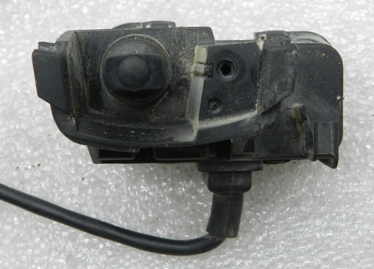 VW Golf oriģinālais degvielas uzpildes vāka vārsts 5C6810773H
