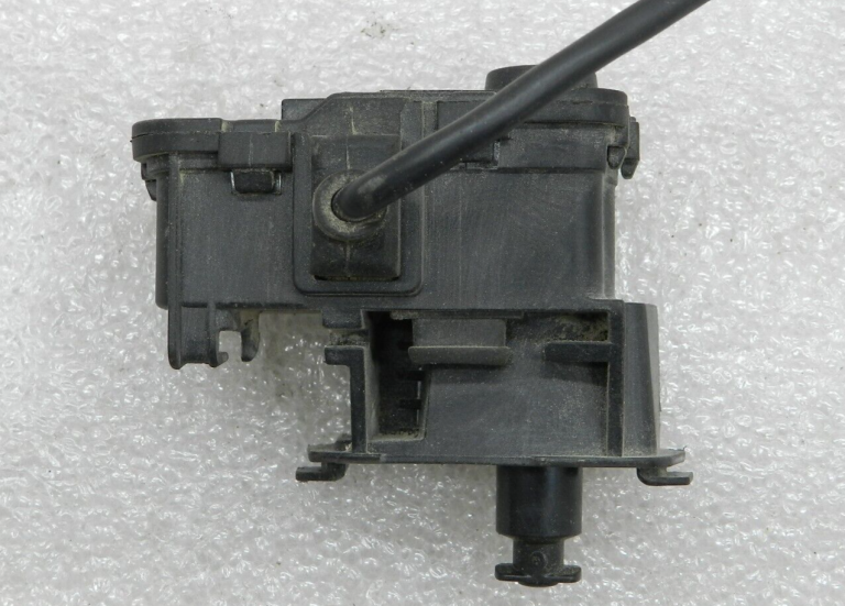 VW Golf oriģinālais degvielas uzpildes vāka vārsts 5C6810773H