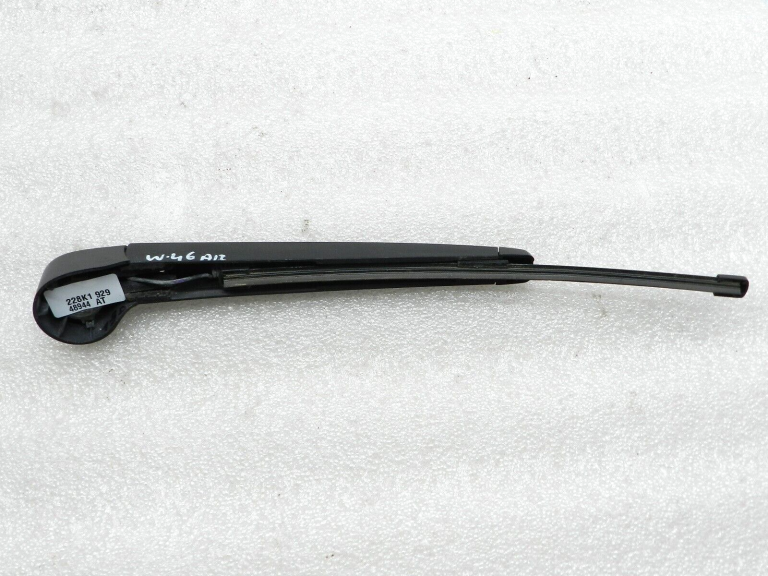 VW Golf oriģinālā aizmugurējā vējstikla tīrītāja rokturis 6R6955707B