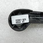 VW Golf oriģinālā aizmugurējā vējstikla tīrītāja rokturis 6R6955707B