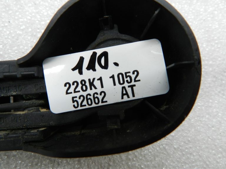 VW Audi oriģinālā aizmugurējā vējstikla tīrītāja roka