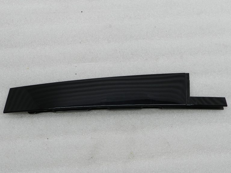 VW Tiguan oriģinālais C-svārstītāja apdares panelis ārpus aizmugures labās puses