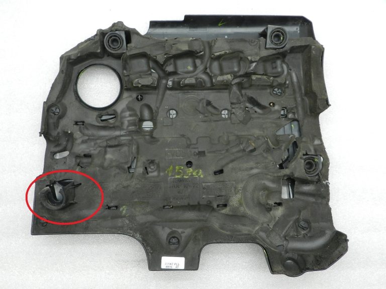 Volkswagen oriģinālais motora pārsegs TDI DEFECTIVE! 03L103925AR