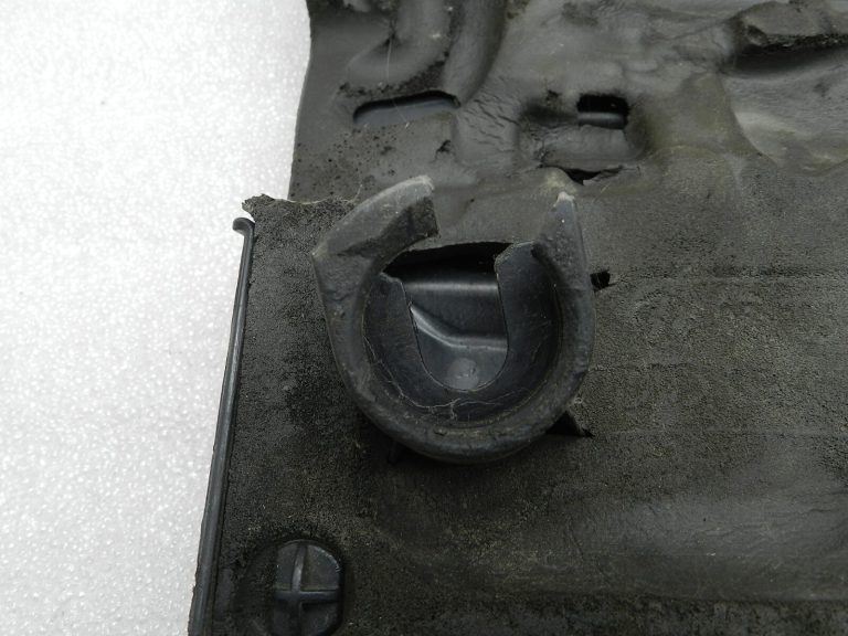 Volkswagen oriģinālais motora pārsegs TDI DEFECTIVE! 03L103925AR