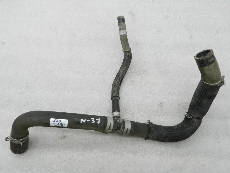 Nissan Qashqai oriģinālā radiatora šļūtene