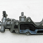 Nissan Renault oriģinālais termostata korpuss