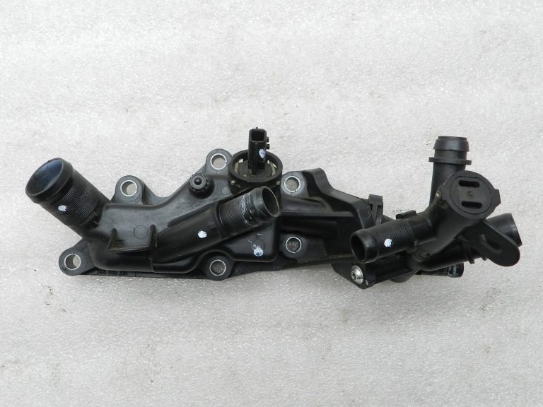 Nissan Renault oriģinālais termostata korpuss