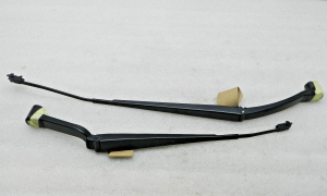 Nissan Qashqai oriģinālā vējstikla tīrītāja roka priekšējā kreisā labā pusē