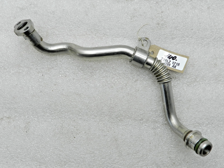 Nissan Qashqai oriģinālā turbokompresora eļļas padeves šļūtene