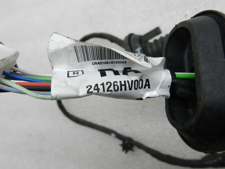 Nissan Qashqai oriģinālās durvju elektroinstalācijas aizmugurējā labajā pusē