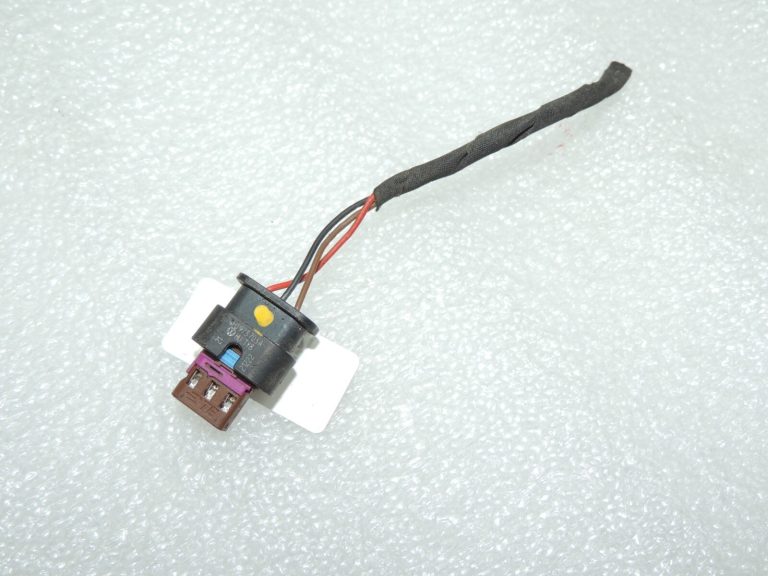 Seat Cupra Leon KL8 savienotājs stāvvietas sensors 3pin 4H0973703A