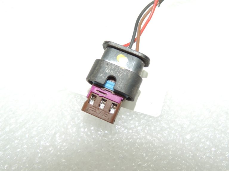 Seat Cupra Leon KL8 savienotājs stāvvietas sensors 3pin 4H0973703A