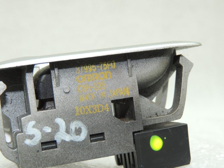 Suzuki Liana aizmugurējais kreisais labais elektrisko logu slēdzis 3799575F0, 3799575F00ZL9