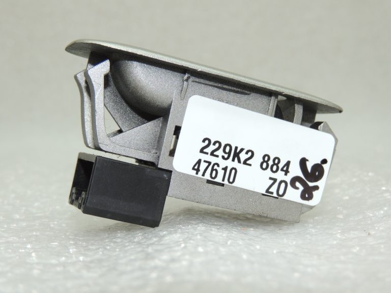 Suzuki Liana aizmugurējais kreisais labais elektrisko logu slēdzis 3799575F0, 3799575F00ZL9