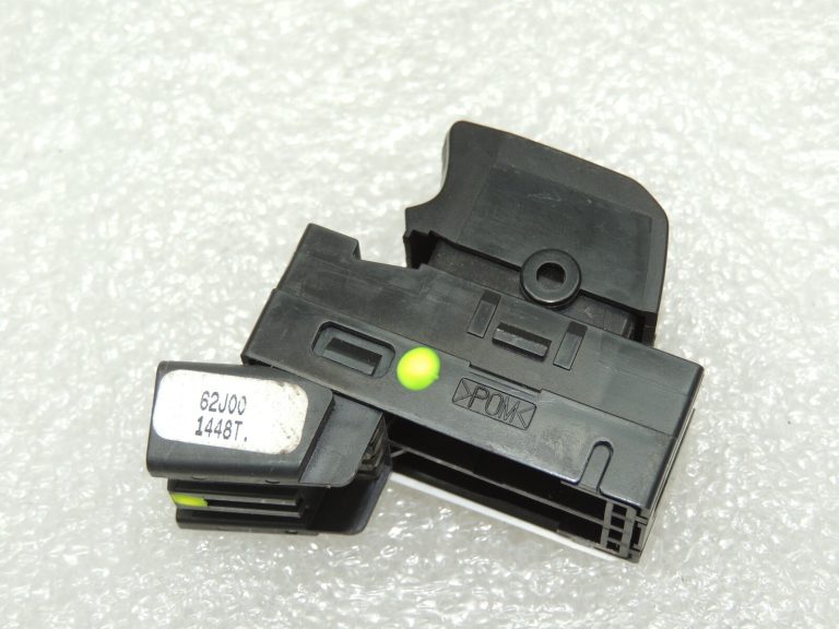 Suzuki Swift SX4 elektrisko logu slēdzis 3799562J00