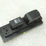 Suzuki SX4 Grand Vitara Priekšējais labās puses elektrisko logu slēdzis 3799564J00