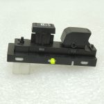 Suzuki SX4 Grand Vitara Priekšējais labās puses elektrisko logu slēdzis 3799564J00