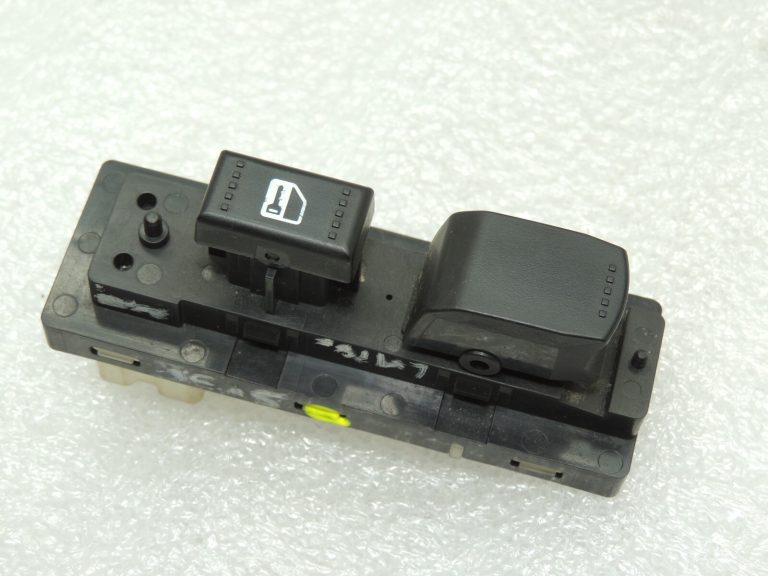 Suzuki SX4 Grand Vitara Priekšējais labās puses elektrisko logu slēdzis 3799564J00
