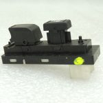 Suzuki SX4 Grand Vitara Priekšējais labās puses elektrisko logu slēdzis 3799564J00