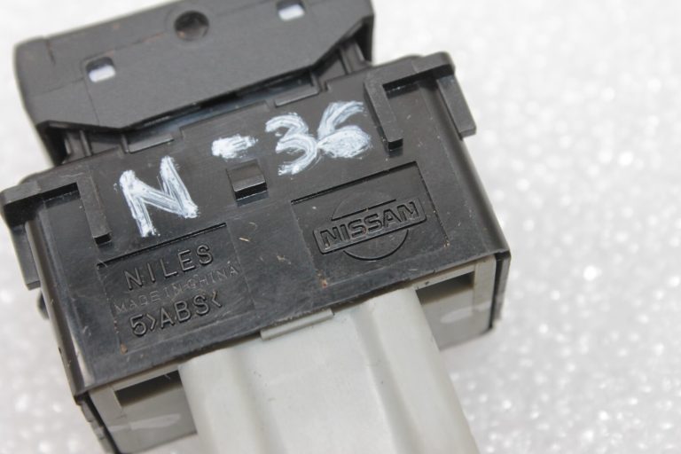Nissan X-Trail T32 Qashqai J11 Sēdekļa apsildes slēdzis priekšējais kreisais 255003TA1A
