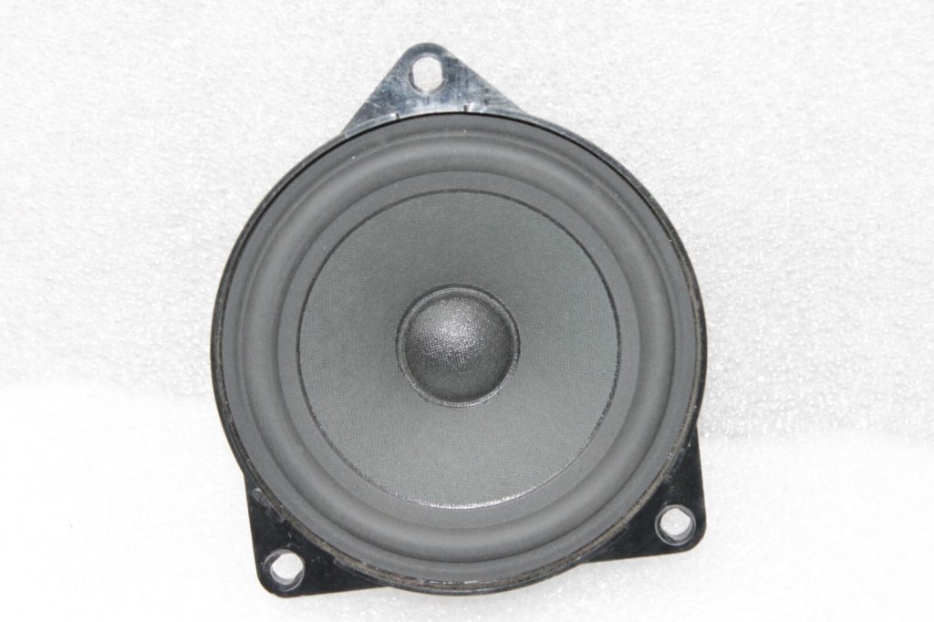Oriģinālais BMW F10 F11 F45 F39 Aizmugurējā skaļruņa paketes plaukts 65138715683, 8715683