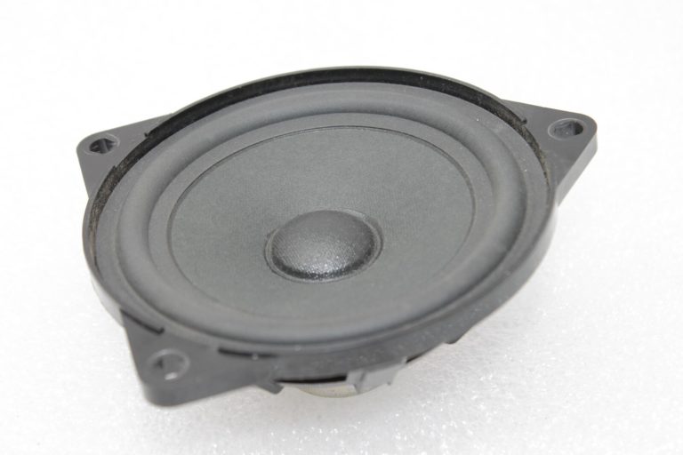 Oriģinālais BMW F10 F11 F45 F39 Aizmugurējā skaļruņa paketes plaukts 65138715683, 8715683