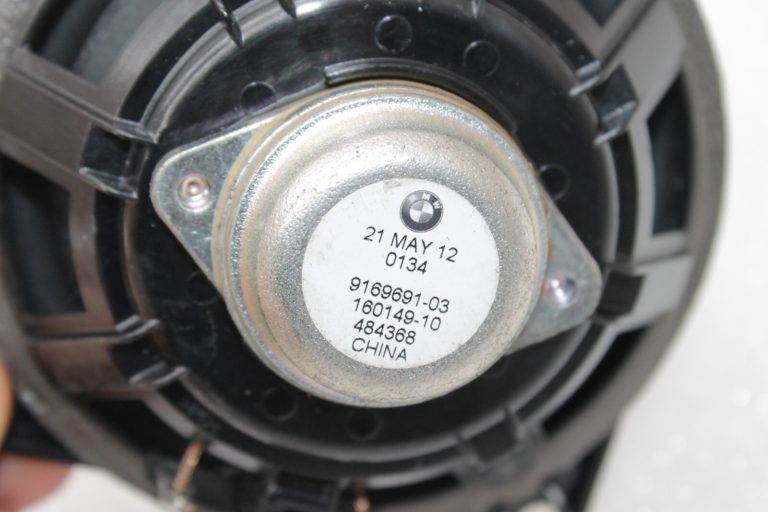 Oriģinālais BMW F10 F11 F45 F39 Aizmugurējā skaļruņa paketes plaukts 65138715683, 8715683