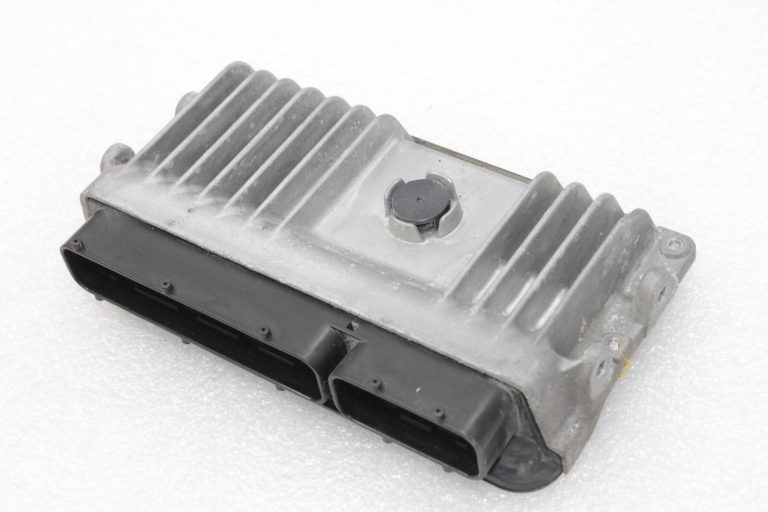 Oriģināls Toyota Avensis T27 1.8 2ZR-FAE motora vadības bloks 89661-05P20, 8966105P20