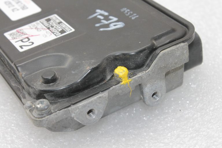 Oriģināls Toyota Avensis T27 1.8 2ZR-FAE motora vadības bloks 89661-05P20, 8966105P20