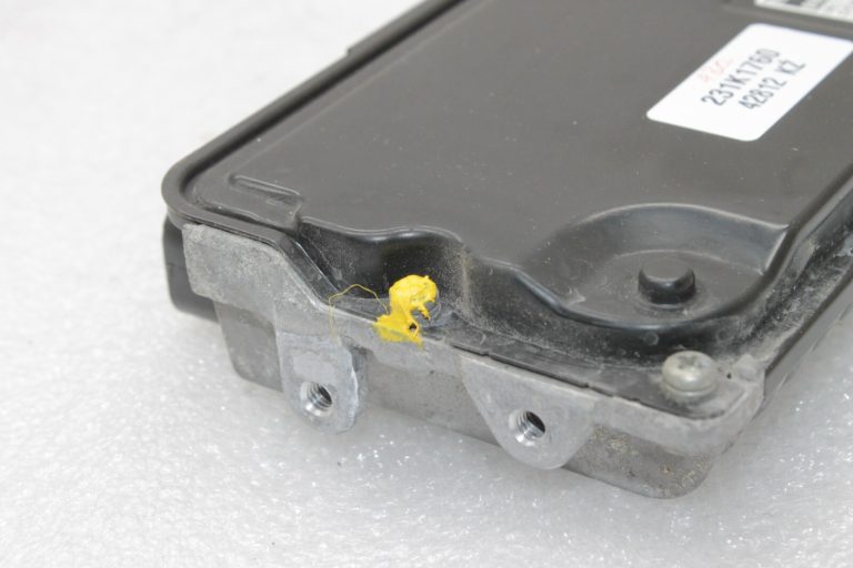 Oriģināls Toyota Avensis T27 1.8 2ZR-FAE motora vadības bloks 89661-05P20, 8966105P20