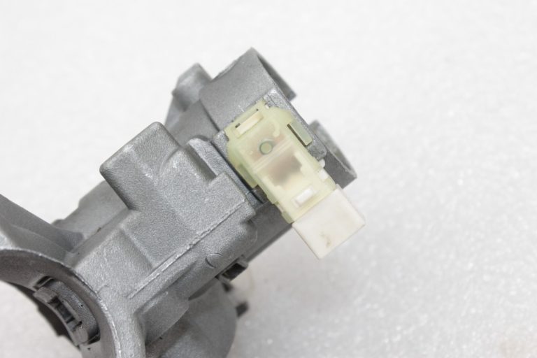 Oriģināls Toyota Avensis T27 aizdedzes slēdzenes korpuss 4502002241, 45020-02241