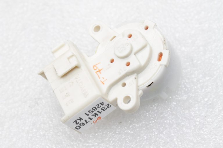 Oriģinālais Toyota Avensis T27 aizdedzes slēdzis 8445012200, 84450-12200