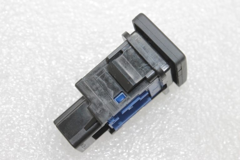 Oriģināls Toyota Avensis T27 Pre-Collision System Cancel Switch 8477005011