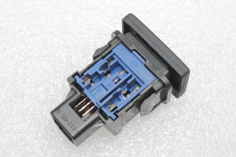 Oriģināls Toyota Avensis T27 Pre-Collision System Cancel Switch 8477005011
