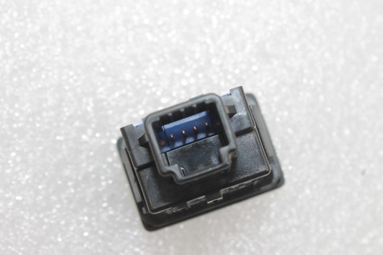 Oriģināls Toyota Avensis T27 Pre-Collision System Cancel Switch 8477005011