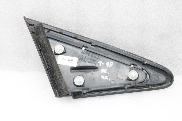 Toyota Avensis T27 Priekšējais kreisais loga pārsegs, trīsstūris 60118-05021, 6011805021