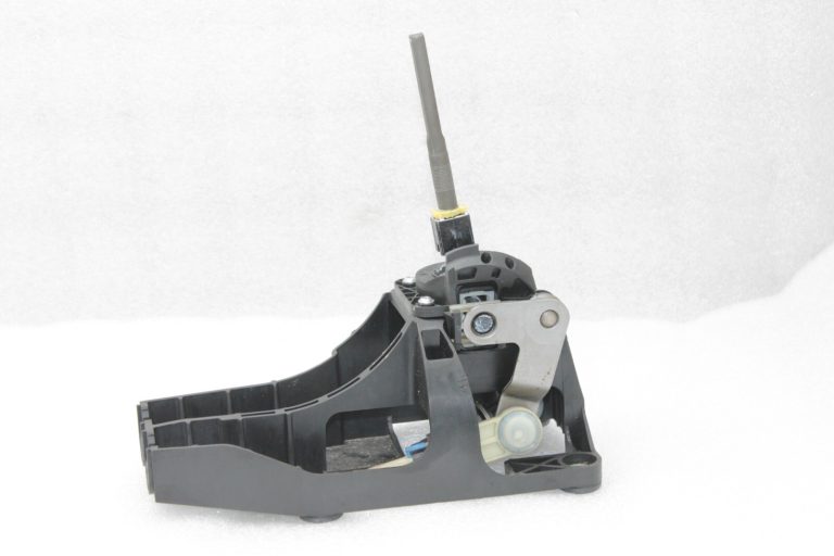 Oriģinālais Opel Antara A 6 pakāpju manuālās pārnesumkārbas pārnesumu svira 22799208, 25191000