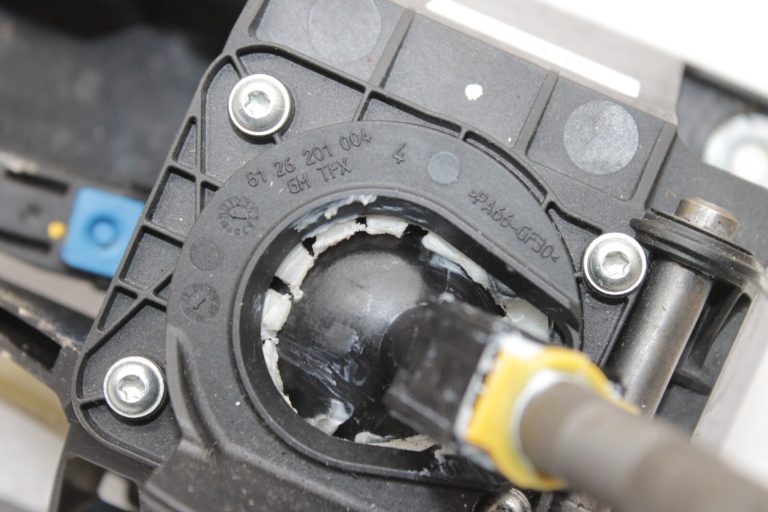 Oriģinālais Opel Antara A 6 pakāpju manuālās pārnesumkārbas pārnesumu svira 22799208, 25191000