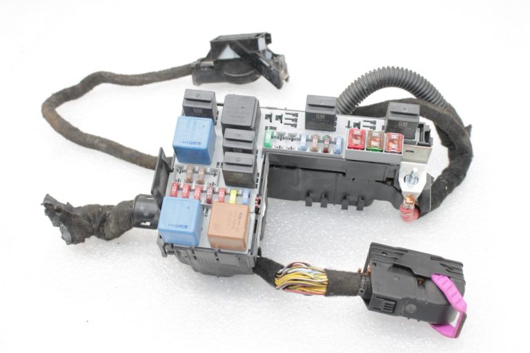 Opel Meriva B virsbūves elektroinstalācijas instalācijas drošinātāju bloks vadības bloks 93197115 1282227
