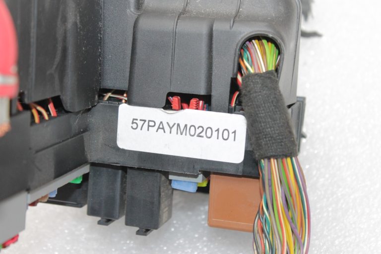 Opel Meriva B virsbūves elektroinstalācijas instalācijas drošinātāju bloks vadības bloks 93197115 1282227