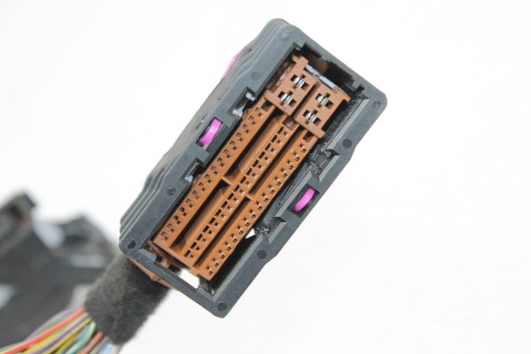 Opel Meriva B virsbūves elektroinstalācijas instalācijas drošinātāju bloks vadības bloks 93197115 1282227