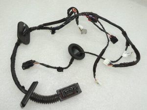 KIA Sportage QL Durvju instalācija priekšējā kreisā 91610F1090