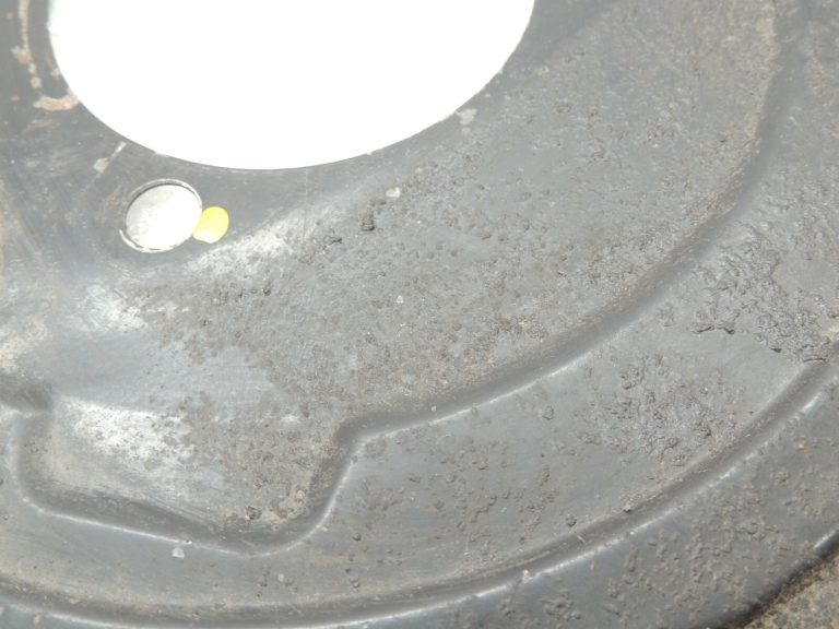 Opel Insignia B Aizmugurējā labā bremžu diska aizsargplāksne 84145654