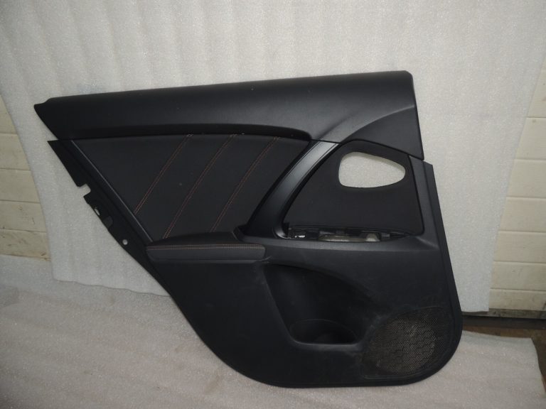 Toyota Avensis T27 durvju panelis FE40 melns aizmugurējais kreisais 6764005C40C1