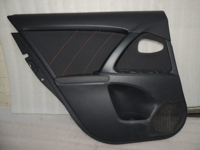 Toyota Avensis T27 durvju panelis FE40 melns aizmugurējais kreisais 6764005C40C1