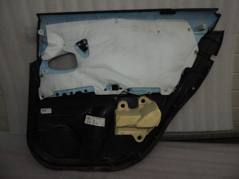Toyota Avensis T27 durvju panelis FE40 melns aizmugurējais kreisais 6764005C40C1