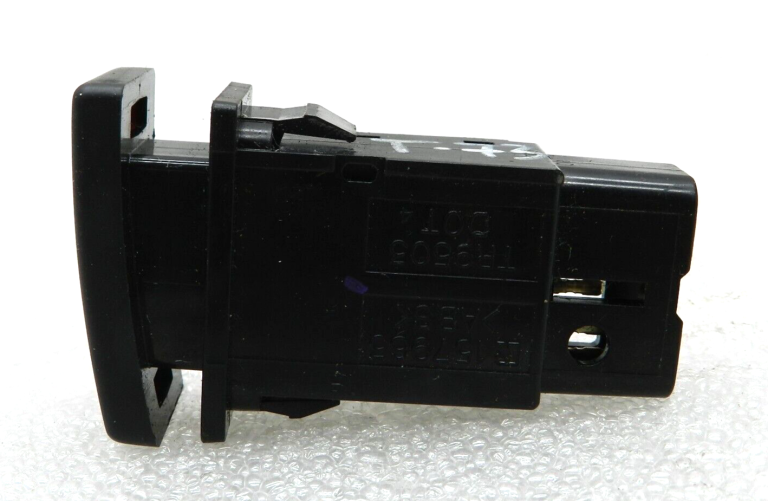 Toyota Avensis oriģinālais avārijas signalizācijas slēdzis 8433205050