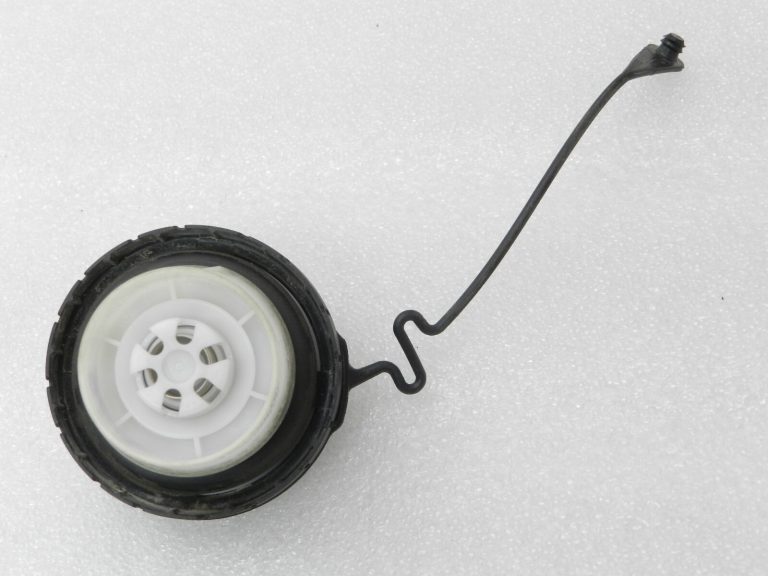 OEM Toyota Yaris XP210 Avensis T27 benzīna uzpildes vāciņš 7730012020