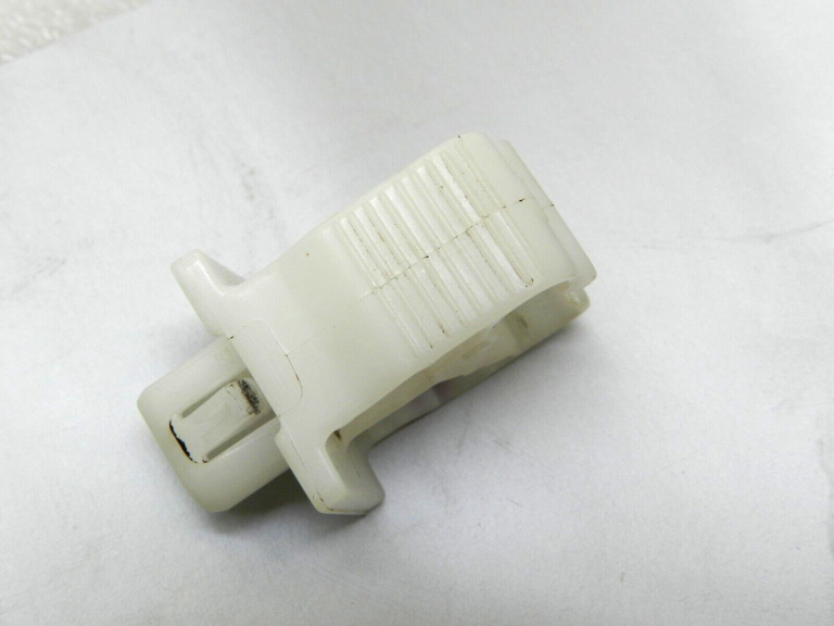 OEM Toyota Yaris IV (XP210) dzinēja pārsega atbalsta kronšteins 53452K0010, 53452-K0010