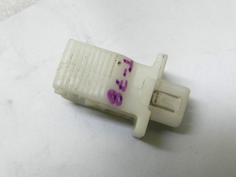 OEM Toyota Yaris IV (XP210) dzinēja pārsega atbalsta kronšteins 53452K0010, 53452-K0010